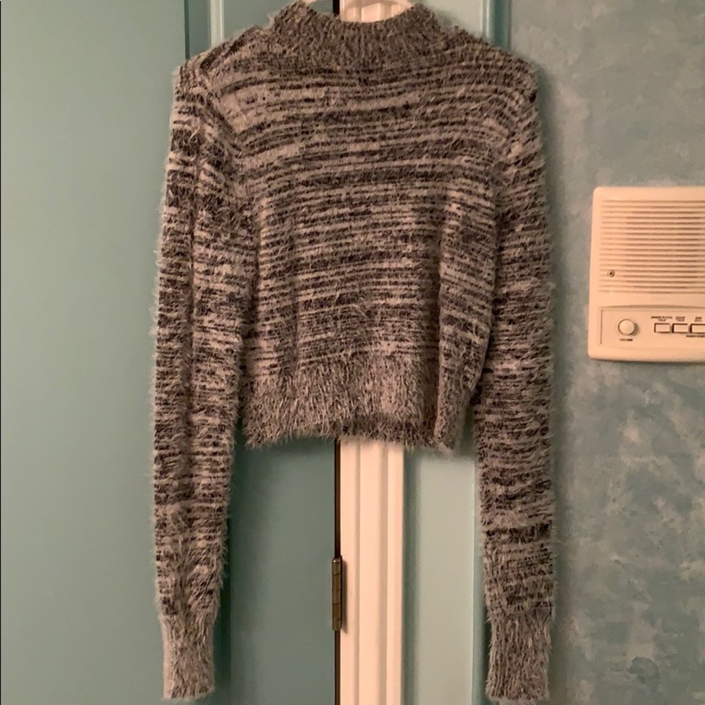 sweater - Picture 3 of 3